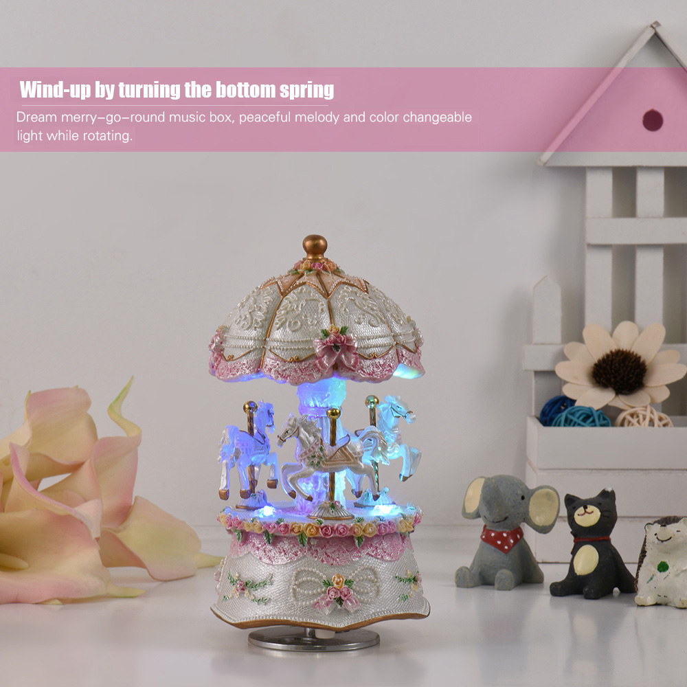 Luxury Dream 3-Horse Rotating  - Snow Globe Musical 评论和价格